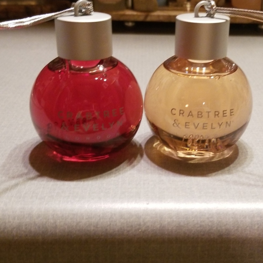 NWOT a bundle of 2 Crabtree & Evelyn shower balls